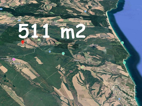 Terrain constructible de 511 m², eau et électricité à proximité, village recherché, à 12 km de la mer