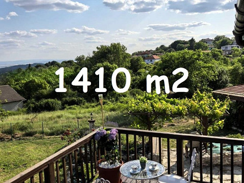 Земельный участок под застройку площадью 1410 кв.м, водоснабжение и электричество рядом с участком, востребованный поселок, 15 км до моря.