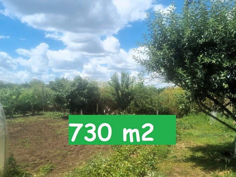 Земельный участок под застройку площадью 730 кв.м, водоснабжение подведено к участку, электричество рядом с участком, 40 км до моря.