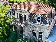 Очаровательный исторический дом, требующий полной реконструкции, с частным садом и видом на Дунай.
