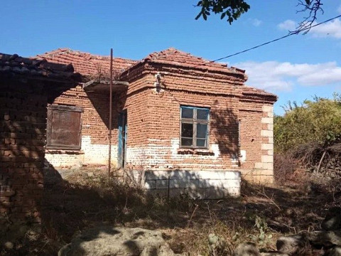 Дом с 2 спальнями, участок 1300 кв.м, престижный поселок, 15 км до города Повадия, 55 км до моря.