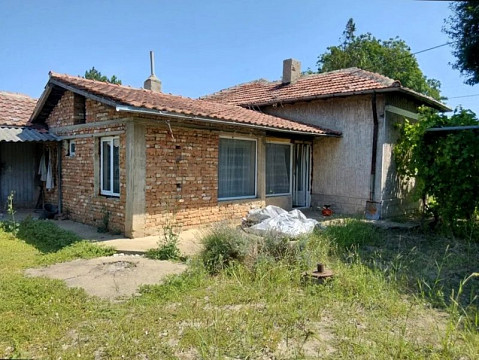 Дом площадью 92 кв.м, участок земли 800 кв.м, 40 км до моря.