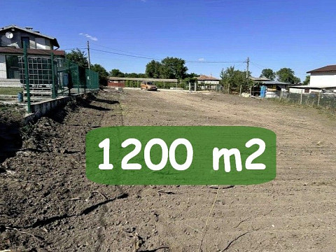 Земельный участок под застройку площадью 1200 кв.м, водоснабжение и электричество, 36 км до моря.