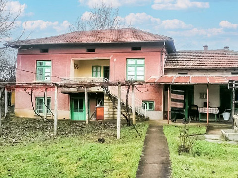 Maison de 100 m², terrain de 1600 m², région de Veliko Tarnovo