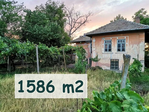 Maison de 105 m², terrain de 1586 m², à 10 km de Polski Trambesh et à 20 km de Veliko Tarnovo