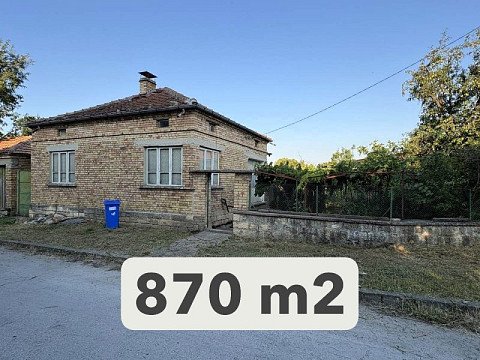 Дом площадью 100 кв.м, участок земли 870 кв.м, 50 км до моря.