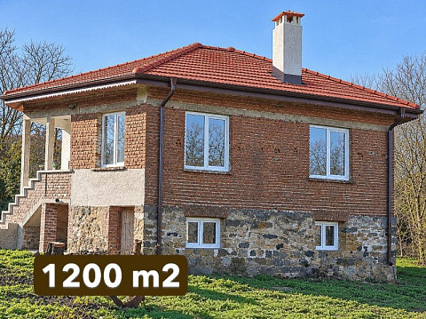 Maison rénovée de 120 m², terrain de 1200 m², à 28 km de Bourgas