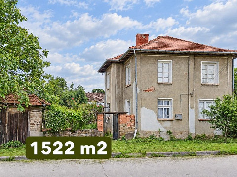 Maison de 134 m² avec 3 chambres, terrain de 1522 m², région montagneuse, zone protégée