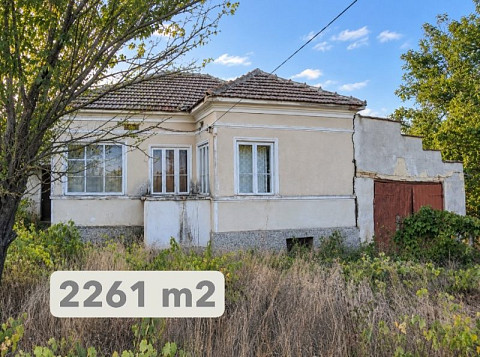 Дом с 2 спальнями, участок 2261 кв.м, Добричский район