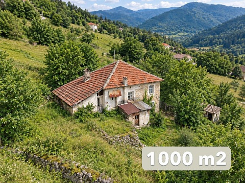 Каменный дом площадью 130 кв.м, участок 1000 кв.м, в Родопских горах, на высоте 1000 м над уровнем моря.