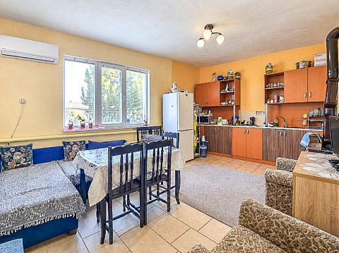 Maison de 90 m² avec 2 chambres, terrain de 820 m², à 25 km de la mer