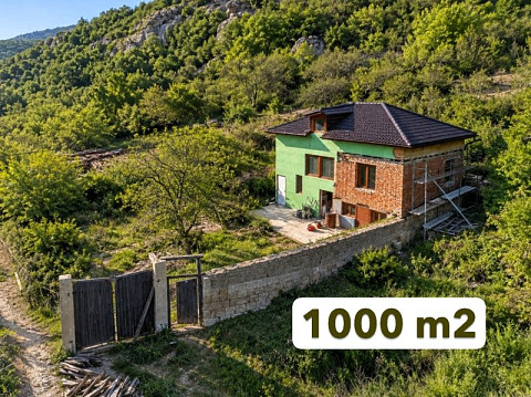 Maison de 90 m², terrain de 1000 m², emplacement recherché, vue panoramique, à 12 km de la ville de Tsar Kaloyan