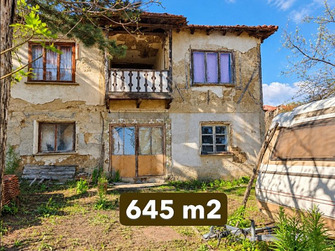 Maison de 100 m² à rénover, terrain de 645 m², en montagne, à 12 km de la ville de Sandanski