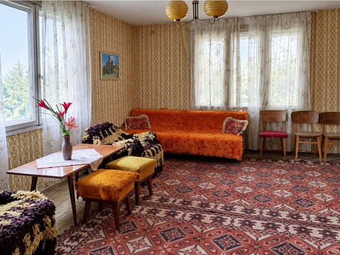 Дом площадью 140 кв.м, участок 800 кв.м, в небольшом городке.