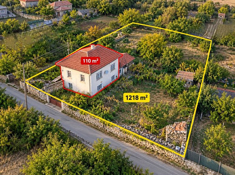 Maison de 110 m², terrain de 1218 m², en montagne, à 20 km de la ville de Sevlievo