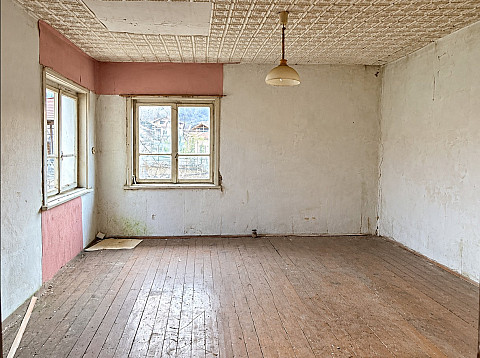 Maison de 79 m², terrain de 659 m², à 2 km du réservoir d'Ogosta et à 10 km de la ville de Montana.