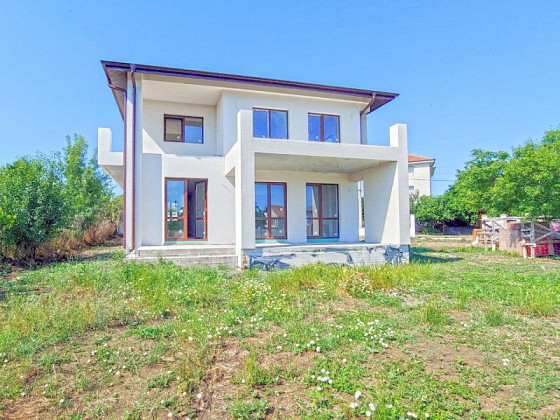 Maison neuve de 195 m² sur 2 étages, terrain de 700 m², à 10 km de la mer