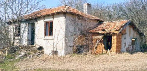 Maison de 80 m² à rénover, terrain de 4000 m², 18 km de la mer