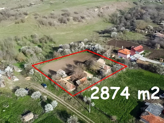 2 bed house, 2874 sqm plot, 25 km to sea