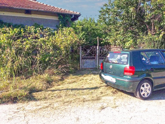 Maison de 100 m² avec 3 chambres, salle de bain neuve, terrain de 880 m², nombreux étrangers dans le village, à 700 m du Danube