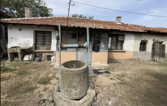 Одноэтажный деревенский дом с собственным двором площадью 1100 м2 всего в 19 км от города Пазарджик