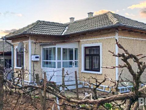 120 кв.м. 3-комнатный меблированный дом, 1200 кв.м. земли, в небольшом городе