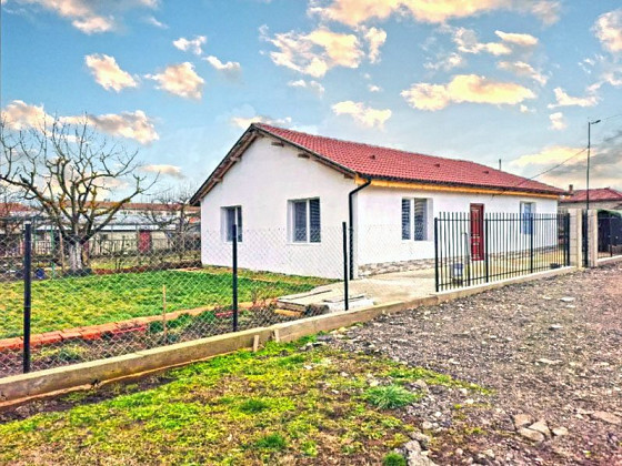Меблированный дом площадью 100 кв.м. с 2 спальнями, участок 550 кв.м., 5 км до Добрича, 35 км до моря