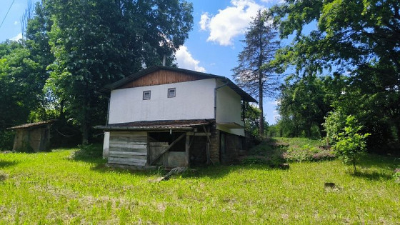 Propriété pittoresque et isolée avec cour privée de 1000 m² dans une région montagneuse à 70 km de Sofia
