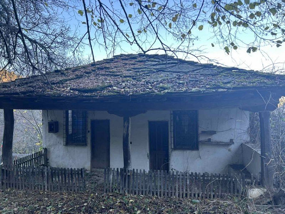 Maison de plain-pied isolée avec jardin dans un village pittoresque de la région de Gabrovo