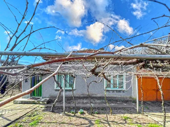 Maison de 80 m² avec 3 chambres, terrain de 1400 m², à 15 km de Dobrich