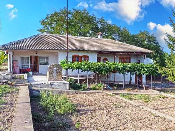 Maison de 190 m², 4 chambres, bien entretenue, prête à emménager, terrain de 2240 m², à 20 km du Danube