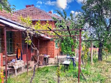 Дом площадью 110 кв. м с 3 спальнями, участок 1500 кв. м, в 10 км от города Исперих