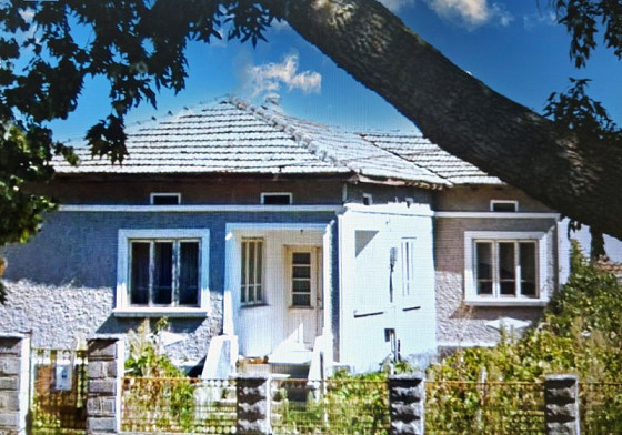 120 sqm 3 bed house, 1460 sqm land, prefered village, 7 km to sea