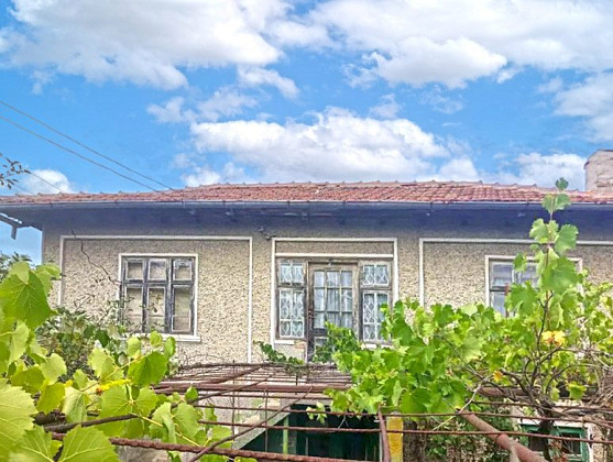 Maison de 120 m², terrain de 1000 m², village recherché, à 28 km de la mer
