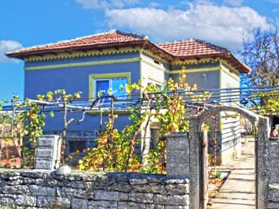 Maison de 100 m² avec 3 chambres, terrain de 1500 m², à 48 km de la mer