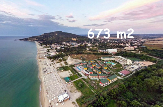 Terrain constructible de 673 m², eau et électricité en bordure de propriété, dans le quartier résidentiel de Kranevo, à 3 km de la mer.
