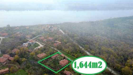 2 maisons, 6 chambres, 2 salles de bain/toilettes, terrain de 1644 m², vue sur la rivière