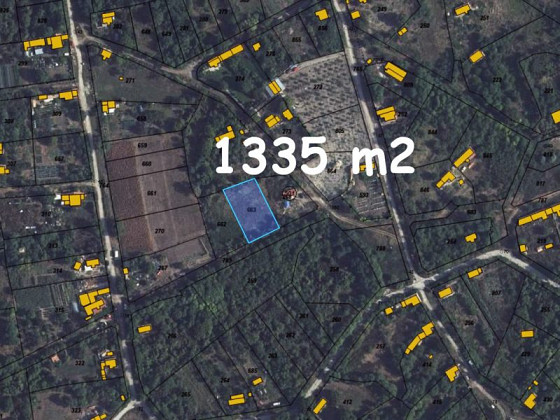 Terrain constructible de 1335 m², eau et électricité à proximité immédiate, village recherché, à 3 km de Valchi dol et à 5 km de Suvorovo.