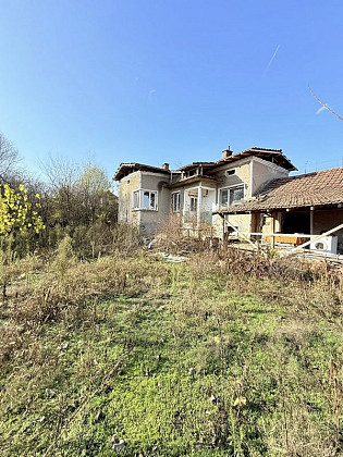 Maison de plain-pied rénovée avec grand jardin dans le village d'Enitsa – région de Pleven