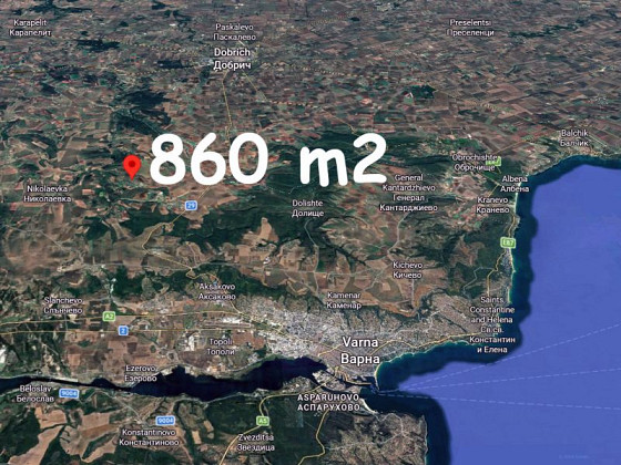 Terrain constructible de 860 m², eau et électricité en bordure de route, à 30 km de la mer