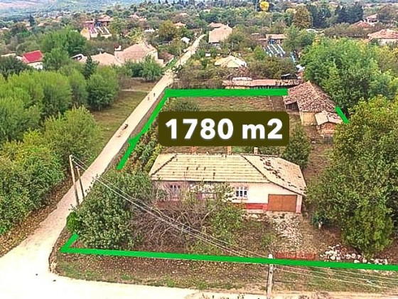 Maison de 80 m², salle de bain neuve, fosse septique, électricité, cuisine, garage, grande cave, terrain de 1780 m², accès à pied au Danube