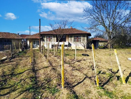 Аутентичный дом площадью 110 кв.м, участок 1200 кв.м, в небольшом городке, в 15 км от Дуная.