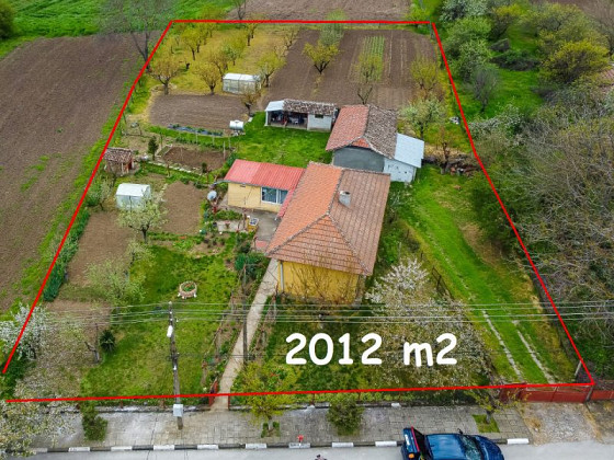 Меблированный дом площадью 80 кв. м с 3 спальнями, новой крышей, участком земли 2000 кв. м, в 24 км от Силистры и Дуная.