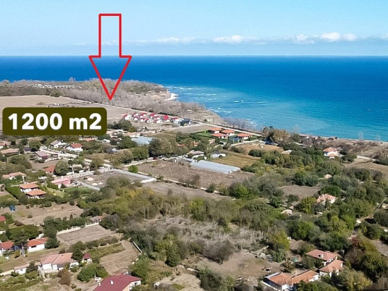 Terrain constructible de 1200 m², en réglementation, vue mer, à 50 m de la mer