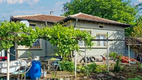 Maison meublée de 3 chambres, terrain de 1150 m², région de Dobritch