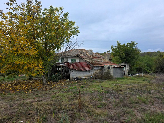Maison de 100 m² à rénover, terrain de 2000 m², à 50 km de la mer