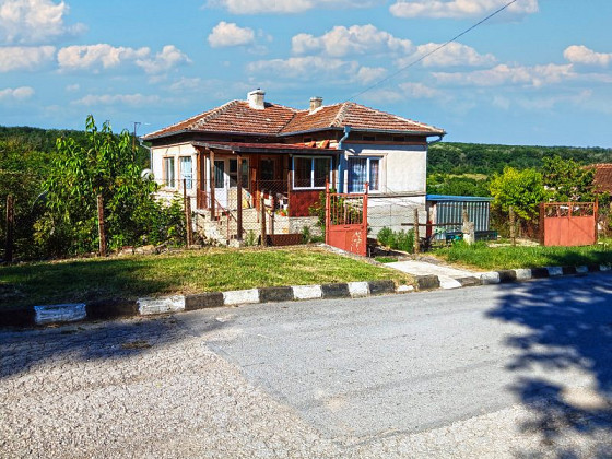 Maison meublée de 96 m² avec 3 chambres, terrain de 1000 m², à 50 km de la mer