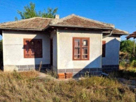 Дом 60 кв.м, участок 1200 кв.м, 15 км до Добрича, 55 км до моря.