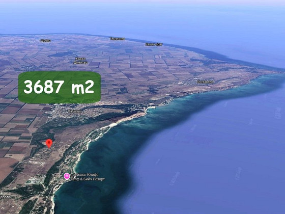 Terrain constructible de 3687 m², eau et électricité, vue mer, à 2 km de la plage
