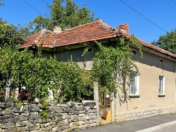 Maison de 2 chambres, jardin de 600 m², dans une petite ville